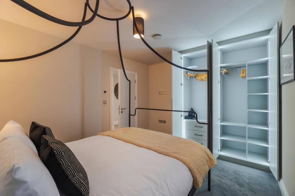 Modern 2 Bed - Allocated Parking